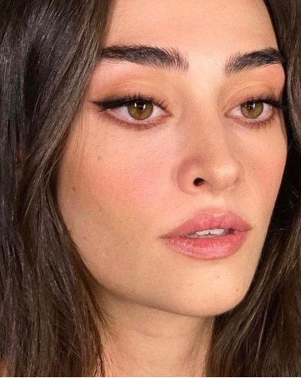 3-Smudged-Liner-for-an-Effortless-Smokey-Look