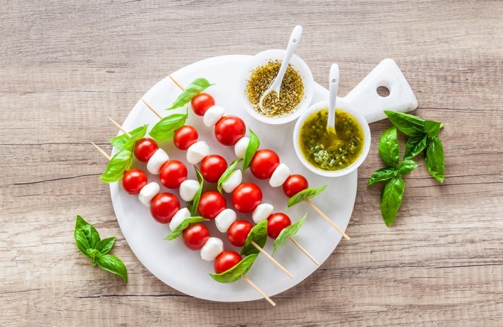 cherry tomatoes with mozzarella
