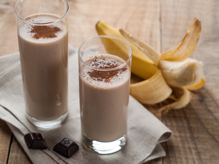 chocolate banana and almonds smoothie