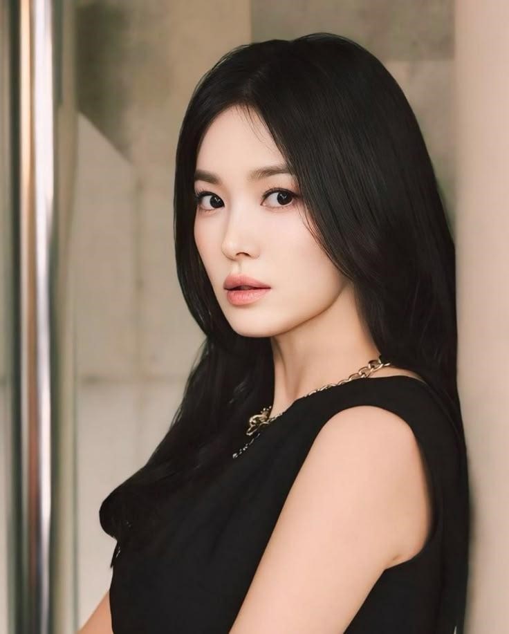 Deretan Artis yang Selalu Tampil Elegan Song Hye Kyo.jpg Deretan Artis yang Selalu Tampil Elegan Song Hye Kyo.jpg