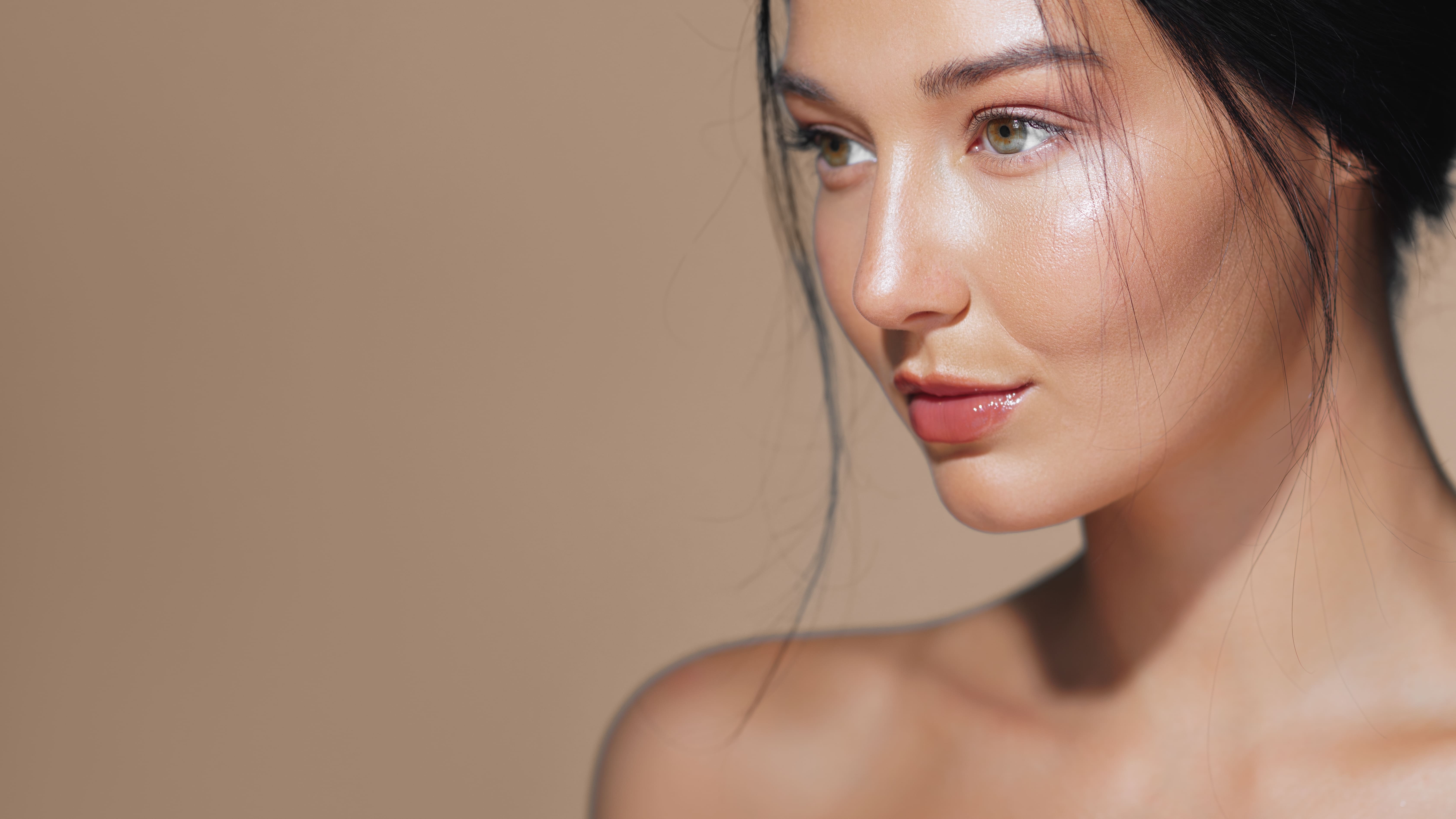 Extraordinaire Supreme Precious Collagen asian woman.jpg