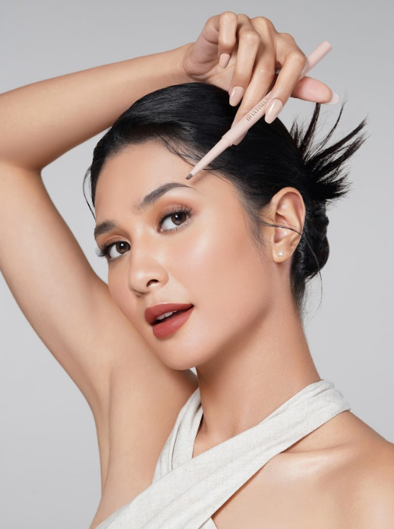 Tren Makeup 2025 Feathered brows.png