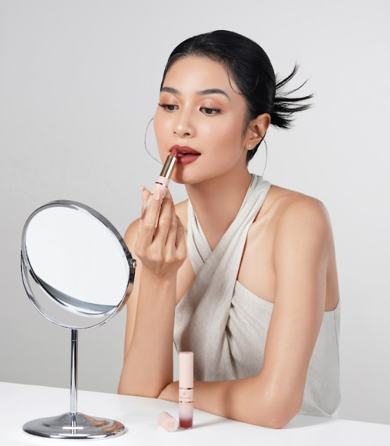 Tren Makeup 2025 Glazed lips.png