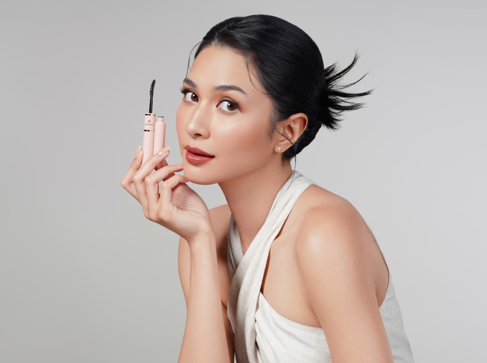 Tren Makeup 2025 Natural eye makeup.png