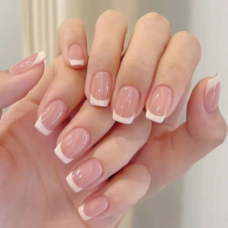 tren nail art Clean Girl.png