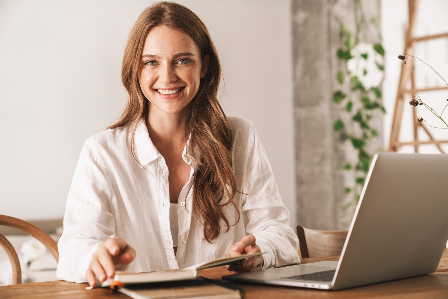 How To Rock A Minimalist Makeup During WFH