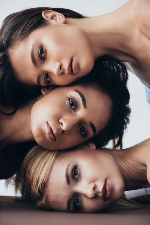 Simple Steps to Achieve Glowing Face with Minimal Makeup Look