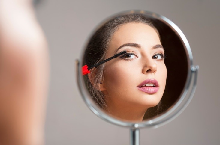 Wearing Makeup Daily Cause Early Aging: Myth or Fact?